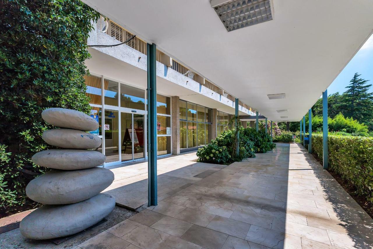 Hotel Alem Baska Voda Bagian luar foto